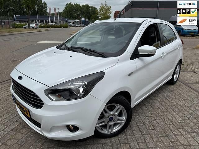 Wit Gebruikt 2016 Ford Ka Plus Trend Hatchback | € 8.340 (Eerlijke prijs) - Afbeelding 1/4