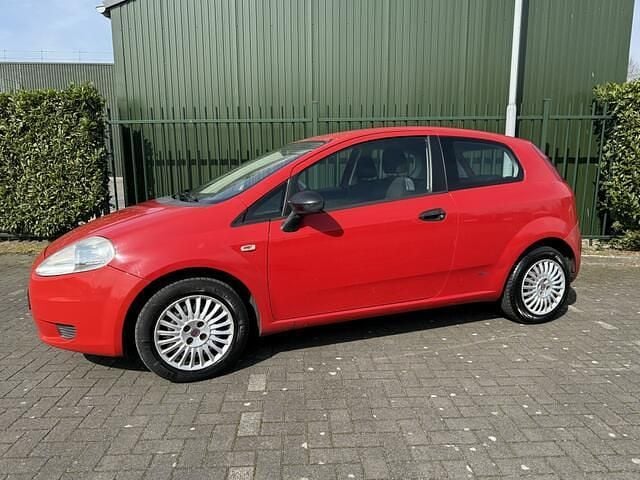 Rood Occasion 2008 Fiat Grande Punto Active Hatchback | € 1.450 (Goede deal) - Afbeelding 1/4