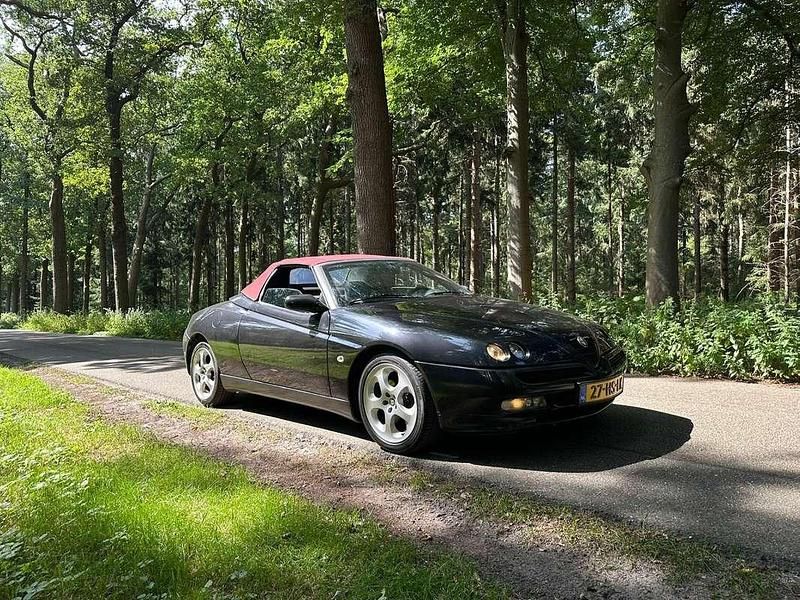 Zwart Gebruikt 1997 Alfa Romeo GTV Cabriolet | € 4.000 - Afbeelding 1/4