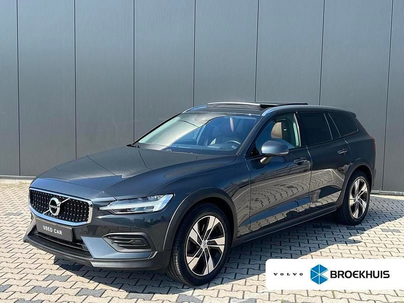 Grijs Gebruikt 2019 Volvo V60 CC Pro Stationwagen | € 31.935 (Eerlijke prijs) - Afbeelding 1/3