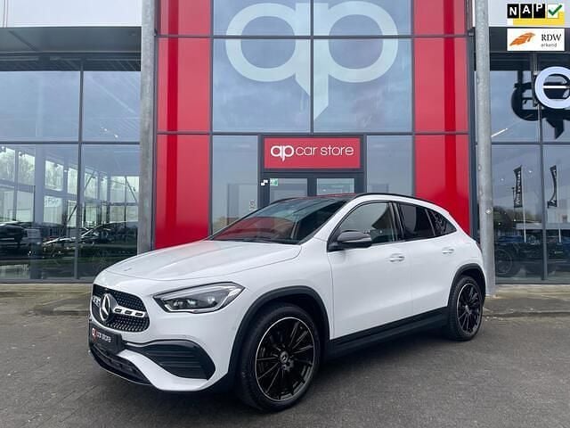 Wit Gebruikt 2022 Mercedes GLA250 AMG SUV | € 38.999 (Goede deal) - Afbeelding 1/4