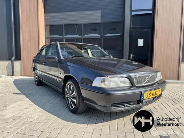 Grijs, metallic lak Gebruikt 1997 Volvo S70 Sedan | € 2.395 - Afbeelding 1/4
