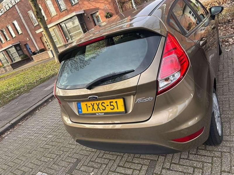 Bruin Occasion 2014 Ford Fiesta Style Hatchback | € 8.500 (Duur) - Afbeelding 1/4