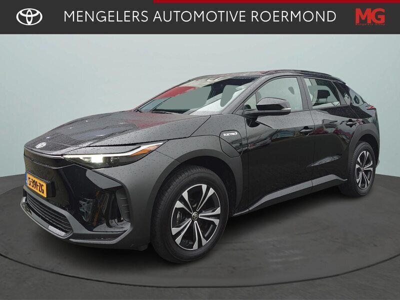 Zwart Gebruikt 2023 Toyota bZ4X Active SUV | € 34.750 (Goede deal) - Afbeelding 1/4