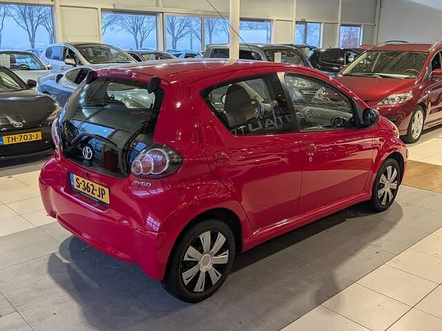 Occasion Toyota Aygo 68 PK (50 kW) 2009 Rood Hatchback