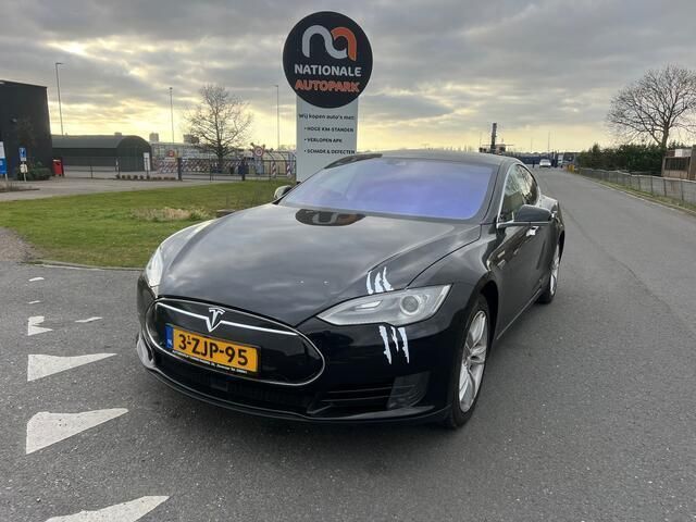 Zwart Gebruikt 2015 Tesla Model S Sedan | € 7.500 - Afbeelding 1/4