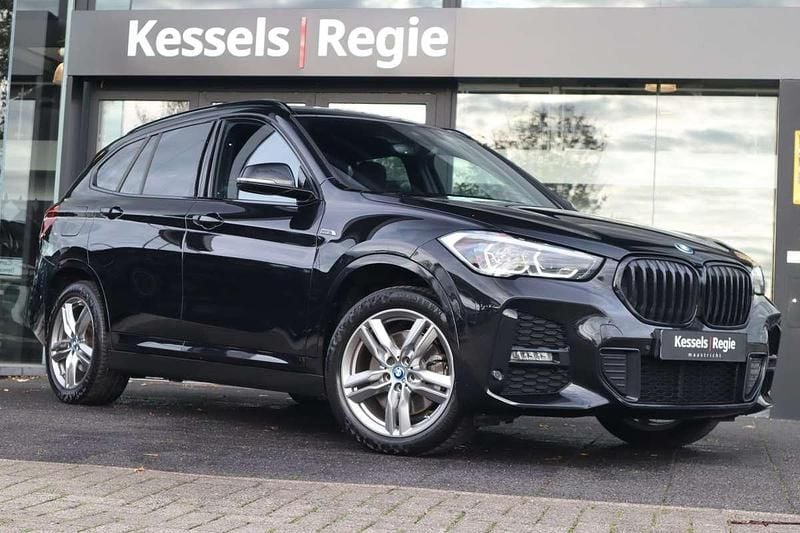 Zwart Gebruikt 2022 BMW X1 M Sport SUV | € 31.950 (Eerlijke prijs) - Afbeelding 1/4