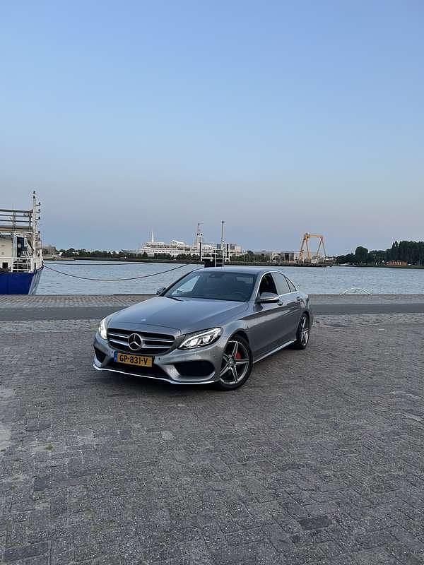 Grijs Gebruikt 2014 Mercedes C200 Prestige Sedan | € 18.500 (Eerlijke prijs) - Afbeelding 1/4