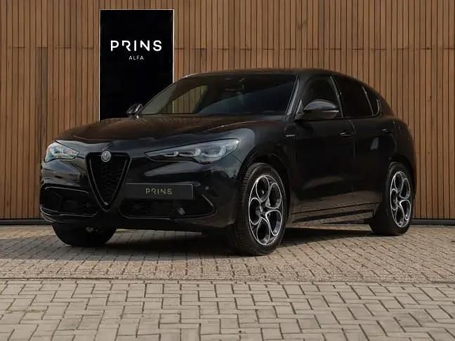 Zwart Gebruikt 2023 Alfa Romeo Stelvio Veloce SUV | € 59.900 (Duur) - Afbeelding 1/4