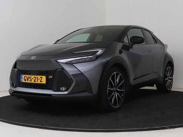 Grijs Gebruikt 2025 Toyota C-HR+ Edition SUV | € 40.950 - Afbeelding 1/4