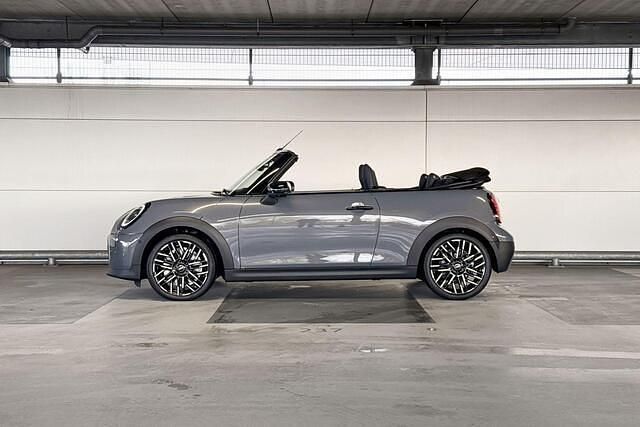 Nieuw Mini Cooper Cabriolet Favoured 163 PK (119 kW) 2025 Grijs Cabriolet