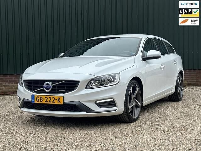 Wit Gebruikt 2015 Volvo V60 R-Design Stationwagen | € 14.950 (Goede deal) - Afbeelding 1/4