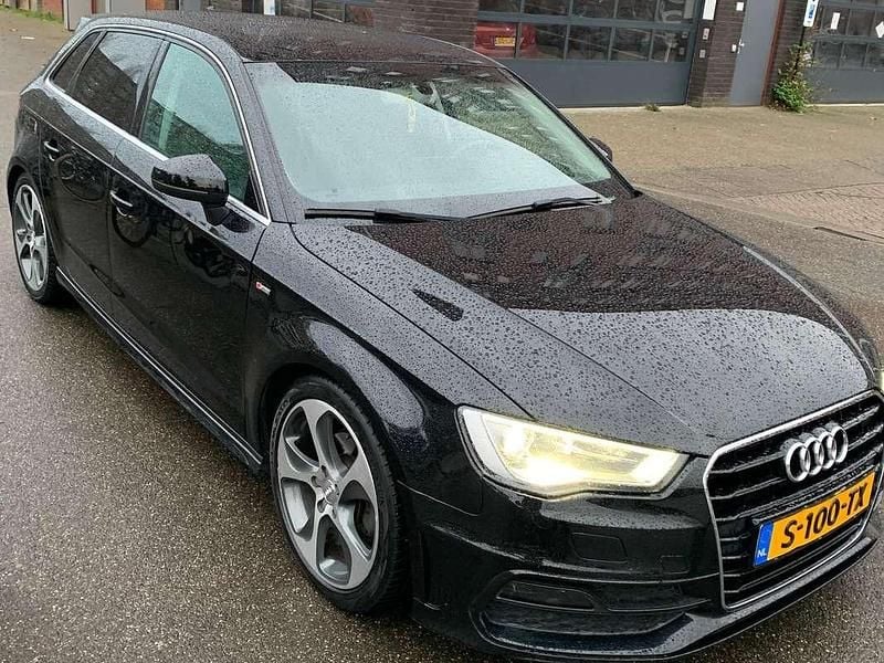 Zwart Gebruikt 2015 Audi A3 Hatchback | € 8.000 (Eerlijke prijs) - Afbeelding 1/4