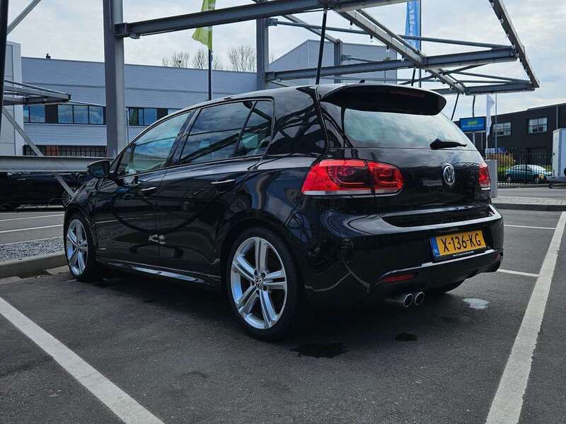 Zwart Gebruikt 2012 VW Golf VII R-line Hatchback | € 11.999 (Iets duurder) - Afbeelding 1/4