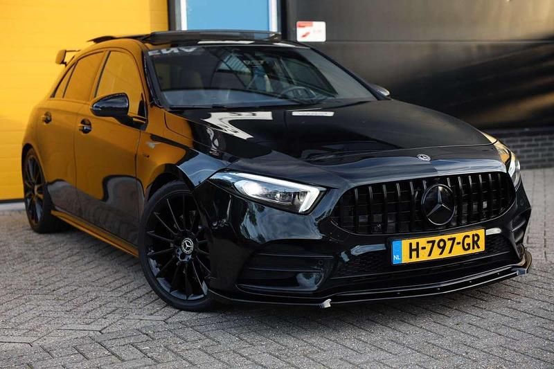 Zwart Gebruikt 2019 Mercedes A220 AMG Hatchback | € 24.850 (Eerlijke prijs) - Afbeelding 1/4