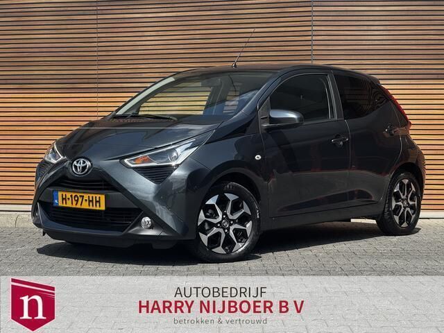 Grijs Gebruikt 2020 Toyota Aygo Hatchback | € 14.400 (Eerlijke prijs) - Afbeelding 1/4