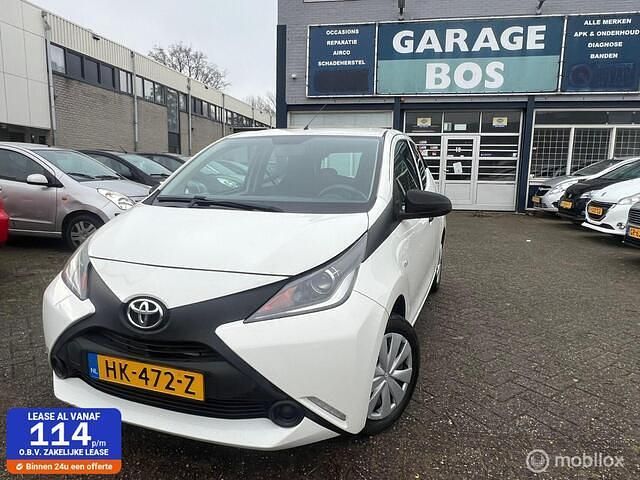 Wit Occasion 2015 Toyota Aygo Hatchback | € 6.350 (Eerlijke prijs) - Afbeelding 1/4