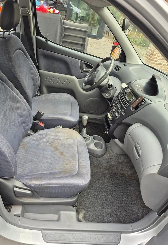 Occasion Toyota Yaris Verso Luna 86 PK (63 kW) 2000 Grijs MPV