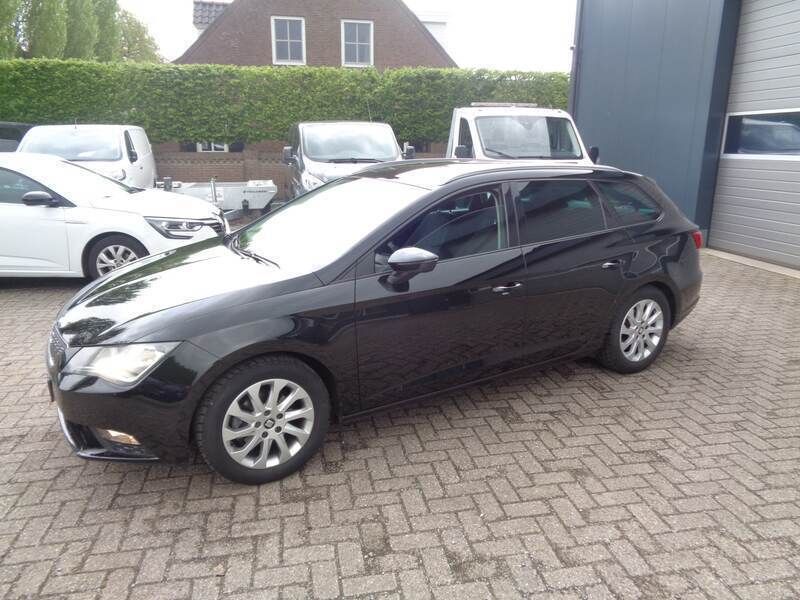 Zwart Gebruikt 2017 Seat Leon CONNECT Stationwagen | € 10.995 (Eerlijke prijs) - Afbeelding 1/4