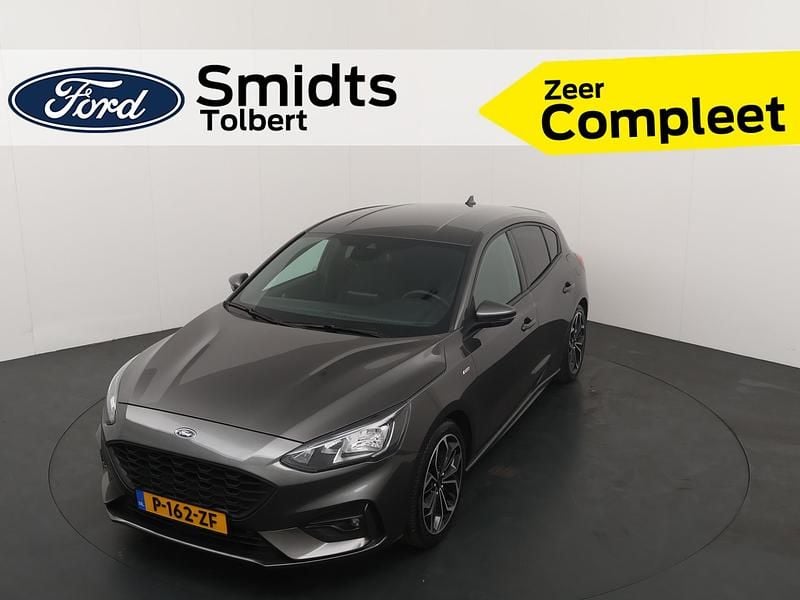 Grijs Occasion 2022 Ford Focus ST-Line Hatchback | € 15.950 (Super prijs) - Afbeelding 1/4