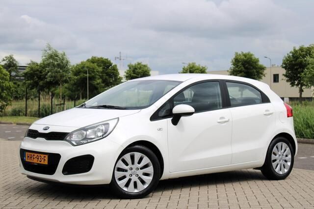 Wit Gebruikt 2012 Kia Rio 2 Hatchback | € 6.499 (Eerlijke prijs) - Afbeelding 1/4