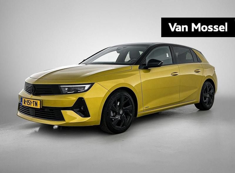 Geel Gebruikt 2022 Opel Astra Ultimate Hatchback | € 26.440 (Eerlijke prijs) - Afbeelding 1/4