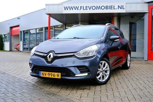 Grijs (metallic) Gebruikt 2017 Renault Clio GrandTour Bose Edition Stationwagen | € 6.750 (Super prijs) - Afbeelding 1/4