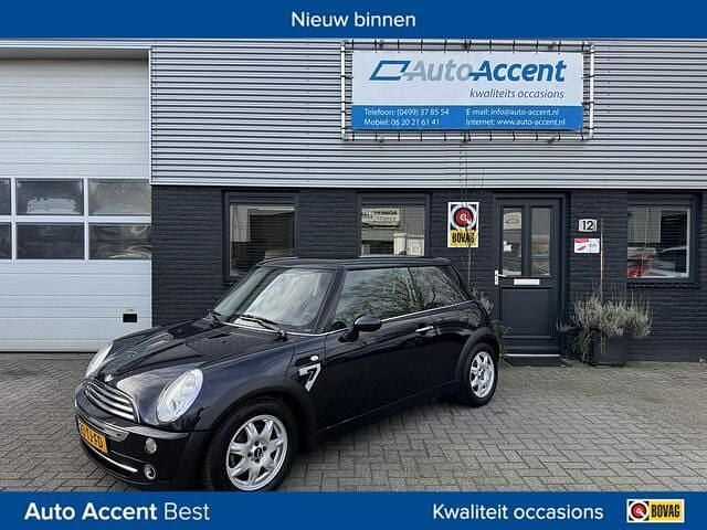 Zwart Gebruikt 2006 Mini Cooper Seven Hatchback | € 3.666 (Eerlijke prijs) - Afbeelding 1/4