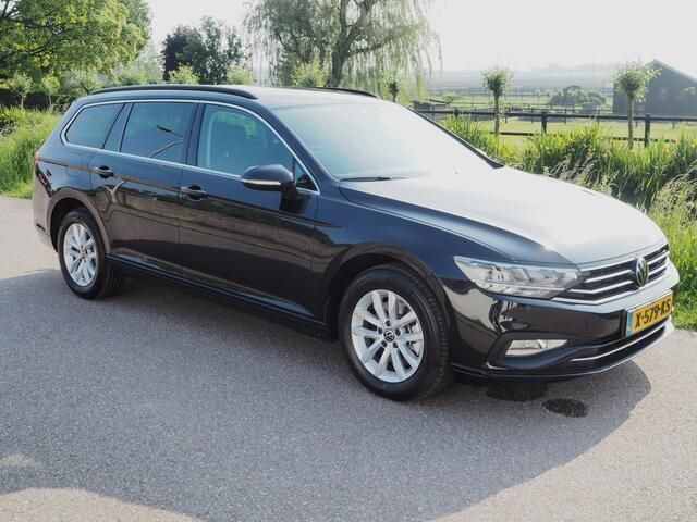 Zwart Gebruikt 2023 VW Passat Business Stationwagen | € 36.100 (Eerlijke prijs) - Afbeelding 1/4