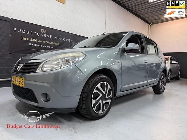Blauw Gebruikt 2009 Dacia Sandero Lauréate Hatchback | € 2.295 (Eerlijke prijs) - Afbeelding 1/4