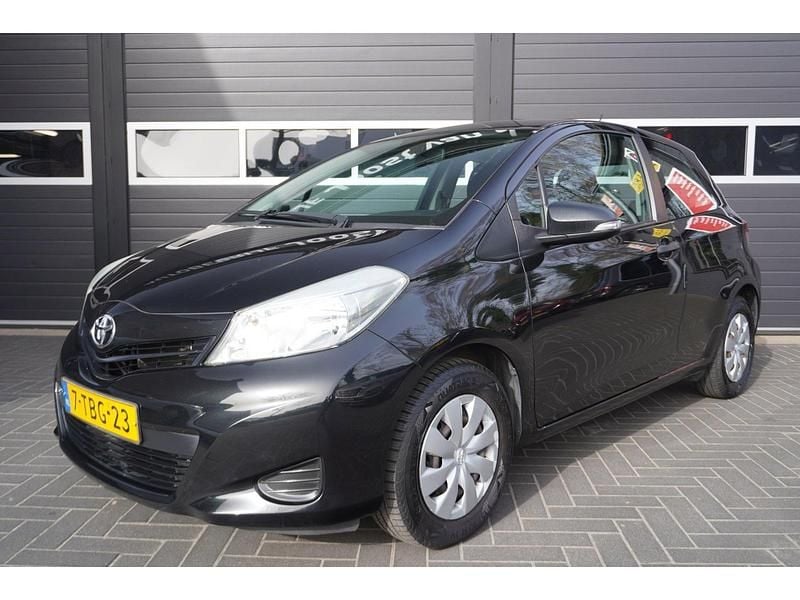 Occasion Toyota Yaris Comfort 69 PK (50 kW) 2014 Zwart Hatchback