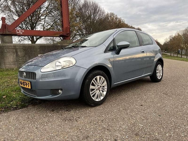 Blauw Gebruikt 2009 Fiat Punto Lusso MPV | € 2.499 (Eerlijke prijs) - Afbeelding 1/4