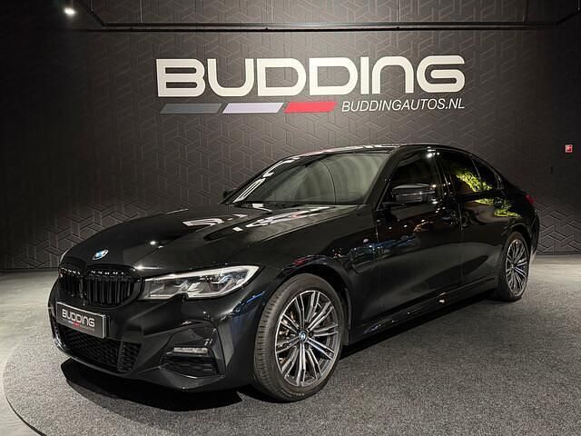 Zwart Occasion 2022 BMW 320 Efficient Dynamics Sedan | € 27.950 (Eerlijke prijs) - Afbeelding 1/4