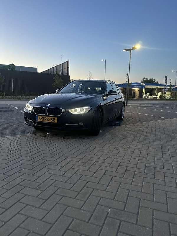 Blauw Gebruikt 2014 BMW 316 Executive Stationwagen | € 11.000 (Goede deal) - Afbeelding 1/4