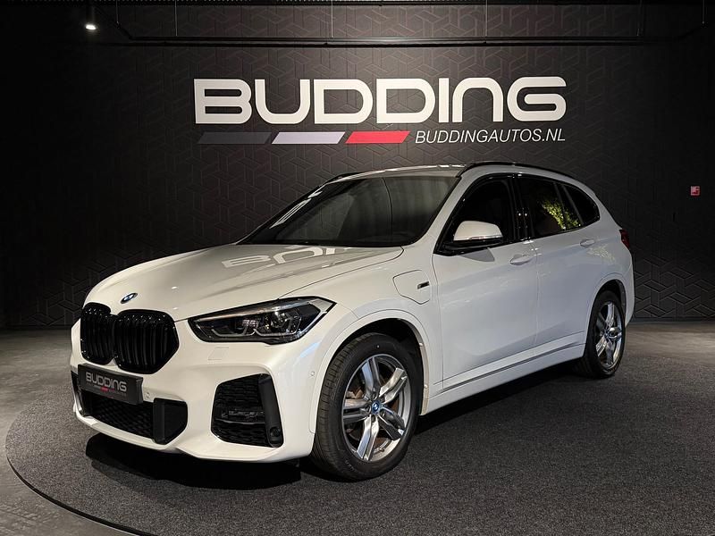 Wit Gebruikt 2022 BMW X1 Efficient Dynamics SUV | € 28.950 (Eerlijke prijs) - Afbeelding 1/4