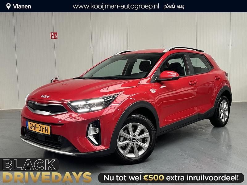 Signal red m Gebruikt 2024 Kia Stonic SUV | € 22.900 (Eerlijke prijs) - Afbeelding 1/4