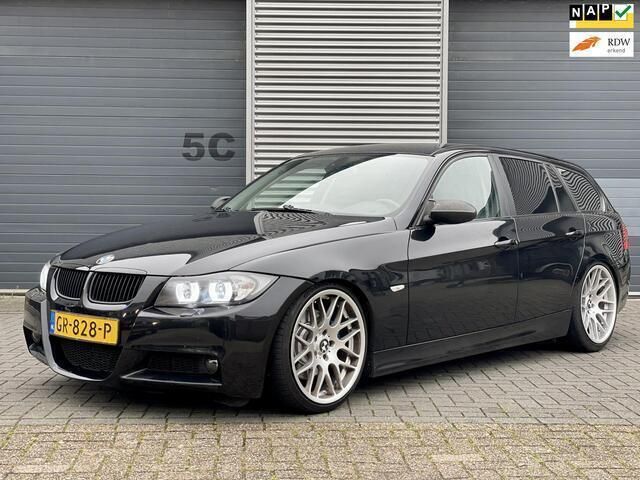 Zwart Gebruikt 2006 BMW 330 Executive Stationwagen | € 4.450 (Eerlijke prijs) - Afbeelding 1/4
