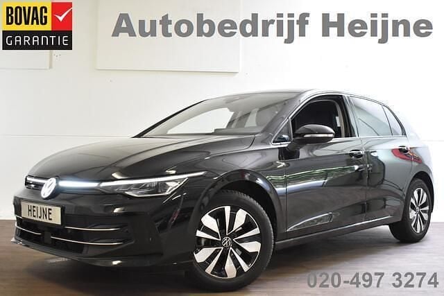 Zwart Gebruikt 2024 VW Golf VIII Life Hatchback | € 27.745 (Goede deal) - Afbeelding 1/4