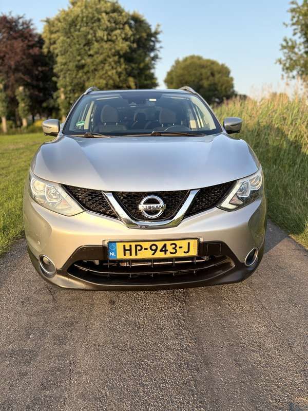 Grijs Gebruikt 2015 Nissan Qashqai SUV | € 9.450 (Goede deal) - Afbeelding 1/4