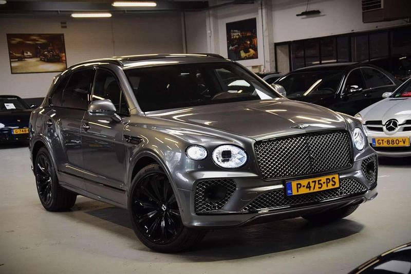 Grijs, metallic lak Gebruikt 2022 Bentley Bentayga SUV | € 182.400 - Afbeelding 1/4