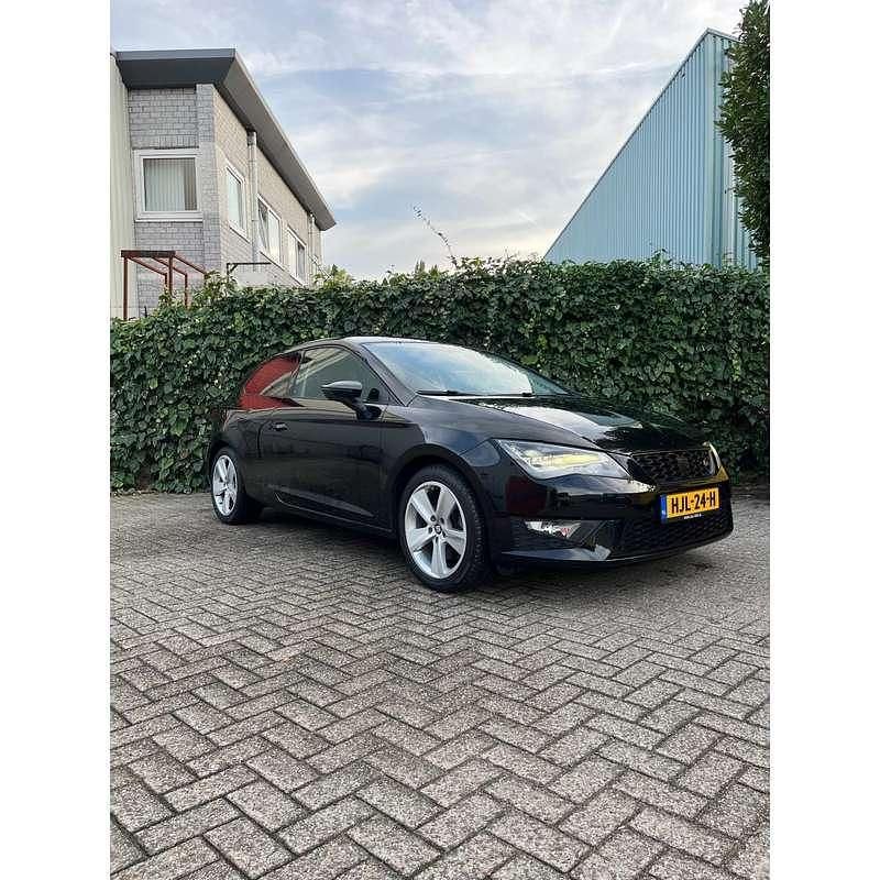 Zwart Gebruikt 2016 Seat Leon ST CONNECT Stationwagen | € 12.450 (Goede deal) - Afbeelding 1/4