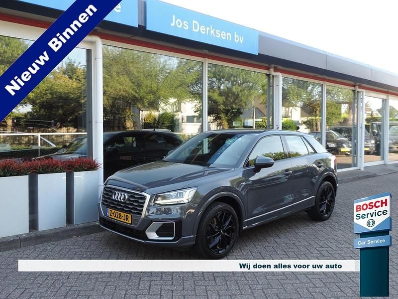 Grijs, metallic lak Gebruikt 2018 Audi Q2 S-Line SUV | € 22.980 (Goede deal) - Afbeelding 1/4