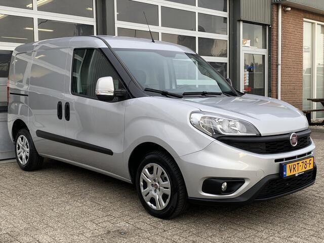 Grijs Gebruikt 2016 Fiat Doblò MPV | € 11.950 (Duur) - Afbeelding 1/4