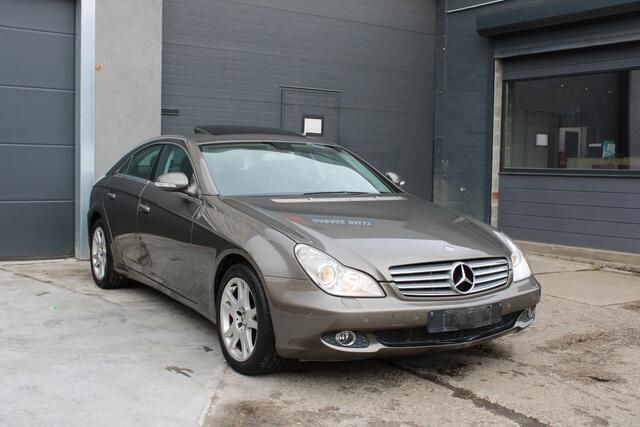 Grijs Gebruikt 2006 Mercedes CLS320 Sedan | € 10.000 - Afbeelding 1/4
