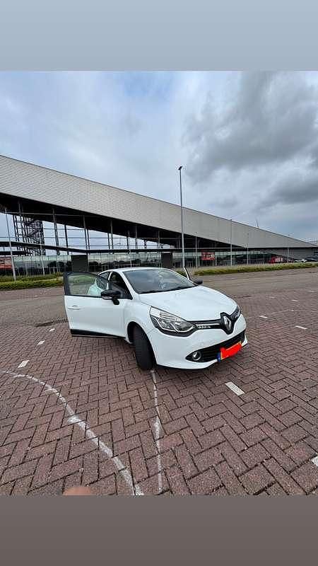 Wit Occasion 2014 Renault Clio IV Expression Hatchback | € 5.750 (Eerlijke prijs) - Afbeelding 1/4