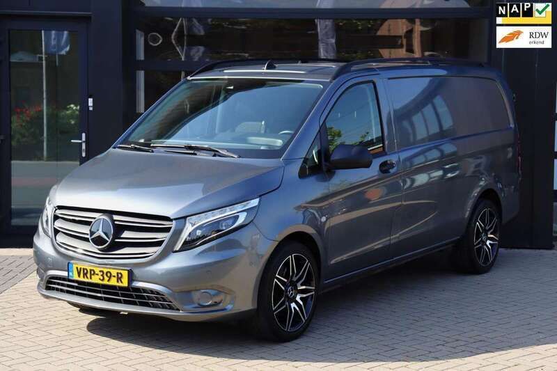 Grijs Gebruikt 2022 Mercedes Vito MPV | € 37.495 (Duur) - Afbeelding 1/4