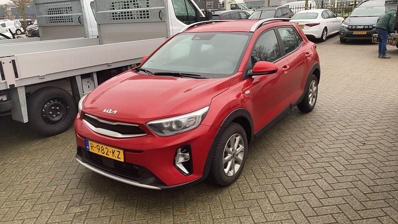 Rood Occasion 2022 Kia Stonic Edition 7 SUV | € 17.840 (Goede deal) - Afbeelding 1/2
