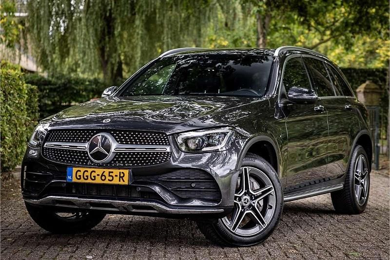 Grijs Gebruikt 2021 Mercedes GLC300 AMG line SUV | € 36.850 (Eerlijke prijs) - Afbeelding 1/4