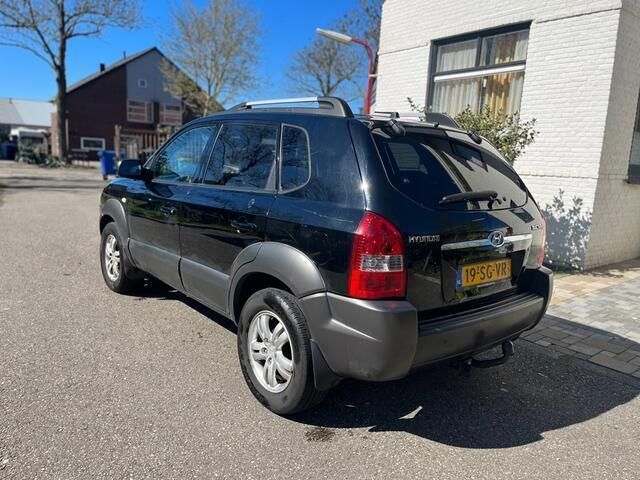 Zwart Gebruikt 2006 Hyundai Tucson Dynamiq SUV | € 3.490 (Eerlijke prijs) - Afbeelding 1/4