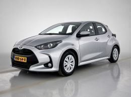 Zilver metallic Gebruikt 2024 Toyota Yaris Active Hatchback | € 22.945 (Eerlijke prijs) - Afbeelding 1/3